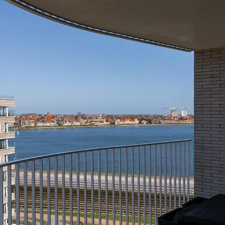 Huswell - Bright With Seaview